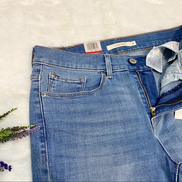 NEW Levi’s Classic Bootcut Jeans Light Wash - Picture 3 of 5